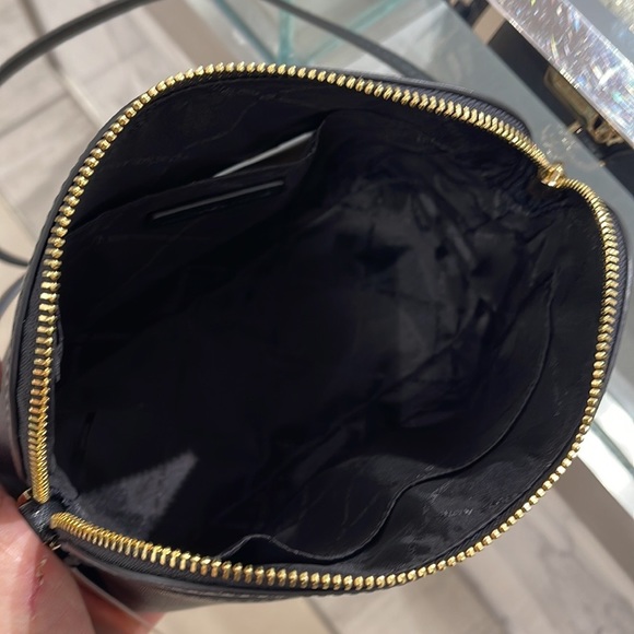 MICHAEL KORS
Jet Set Travel Medium Dome Crossbody Bag
Black - Picture 8 of 16